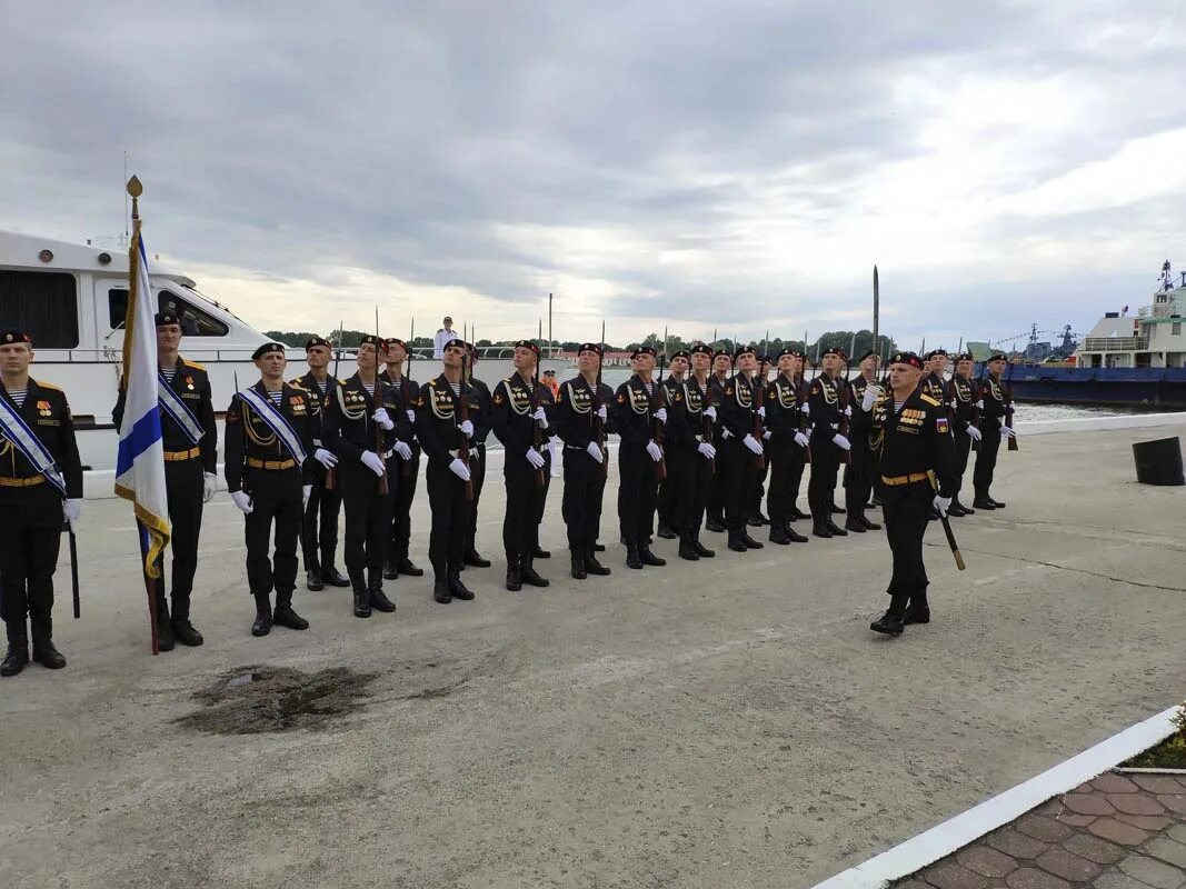 Генеральная репетиция парада в балтийске. Парад в балтийске. военно морской парад в балтийске. парад вмф в балтийске. балтийский флот парад.