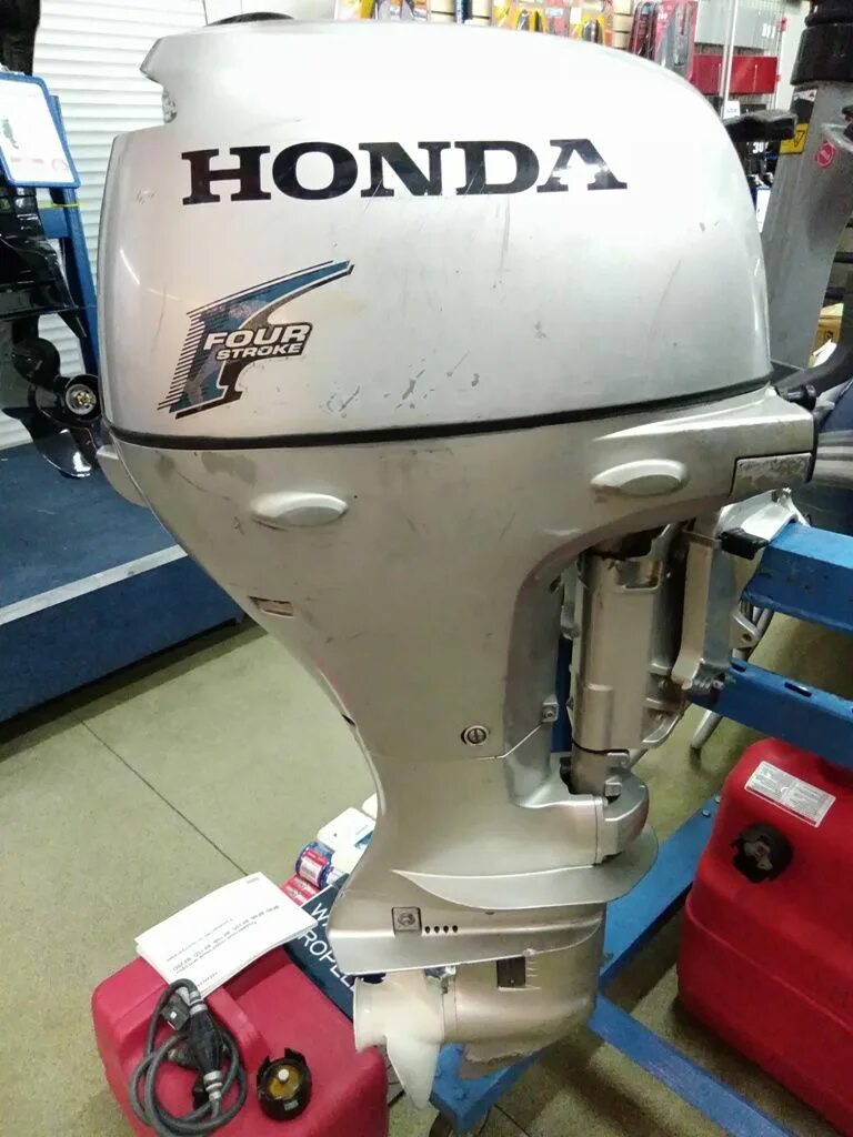 Купить лодочный мотор 50 л с. Honda bf20. Лодочный мотор Honda bf20. Лодочный мотор Хонда бф20. Лодочный мотор Honda 20 4-х тактный.