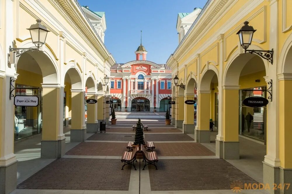 Outlet санкт петербург. Village Pulkovo в Санкт-Петербурге. Пулково аутлет Виладж. Outlet Пулково СПБ. Пулково торговый комплекс Outlet Village.