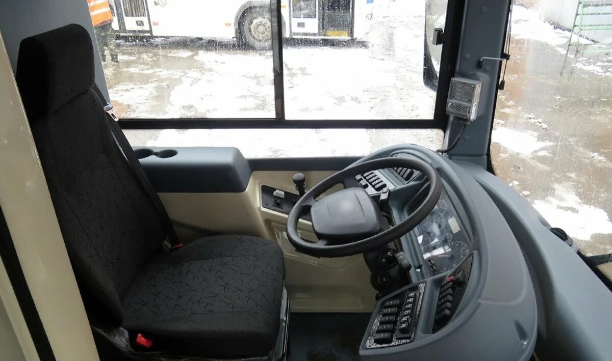 Автобус место водителя фото