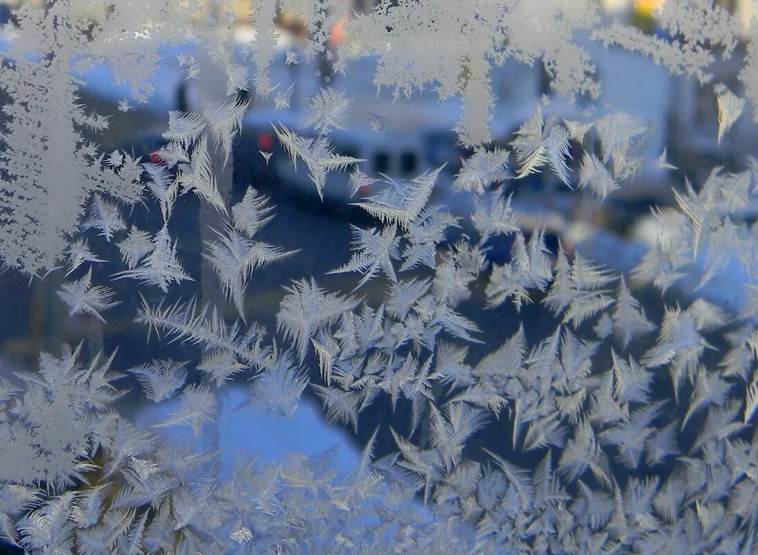 Зимние узоры на окнах. Морозные узоры. Морозные узоры на окне. Морозное окно.