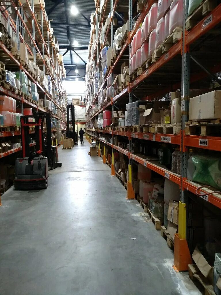 Склад озон в парголово. Склад ответственного хранения спб. Хранение товара на складе. Ответхранение. Склад на улице.