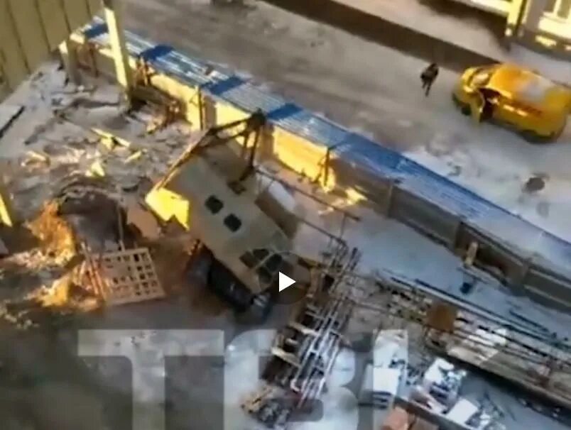 Падение крана в свободном