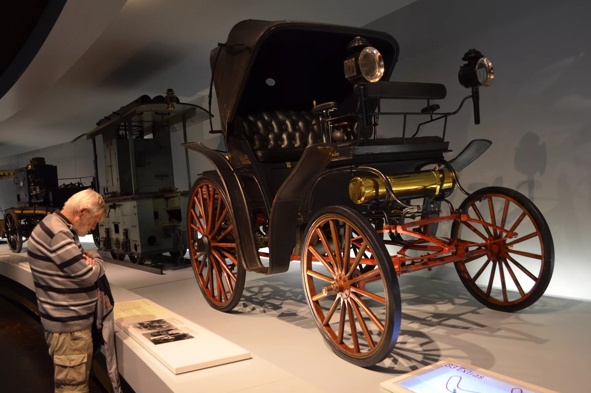Автомобили 1 час. Карл Бенц и Даймлер. Автомобиль Карл Бенц 1885. Готлиб Даймлер автомобиль. Карл Бенц и Готлиб Даймлер первый автомобиль.