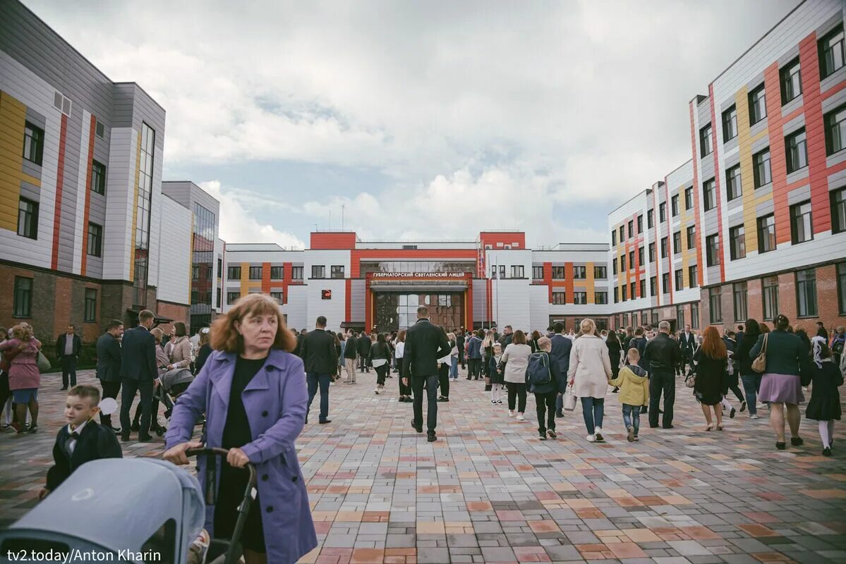 Сайт светленского лицея томск. Светленский лицей Томск Северный парк. Губернаторский лицей Томск. Светлинский Губернаторский лицей. Губернаторский лицей Северный парк.