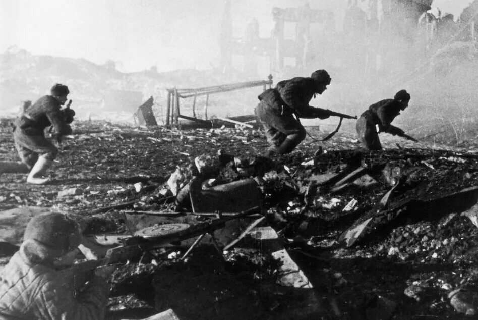 После поражения в сталинградской битве на немецких. Сталинградская битва 1942-1943. Битва под Сталинградом 1942. Сталинград февраль 1943.