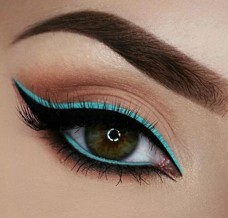 Color eyeliner. Стрелки макияж. Красивые стрелки. Макияж стрелки на глазах. Макияж с цветной подводкой.