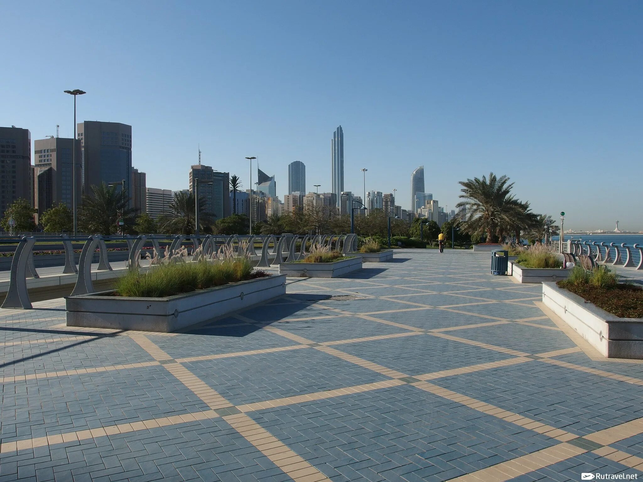 Корниш набережная абу. Набережная Corniche Абу Даби. Набережная Корниш в Абу-Даби. Набережная Джидда Корниш. Набережная Халид Корниш.