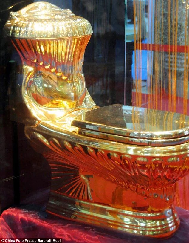 Дорогие унитазы фото Forget the Iron Throne! Bend a Knee to One of These 10 Crazy Toilets Iron throne