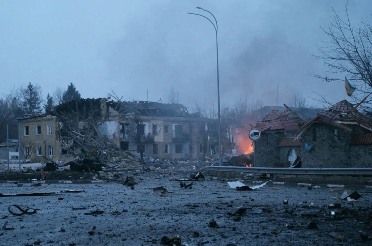 Обстрел областей со стороны украины сегодня. Разрушенный город. Город Донбасс война.