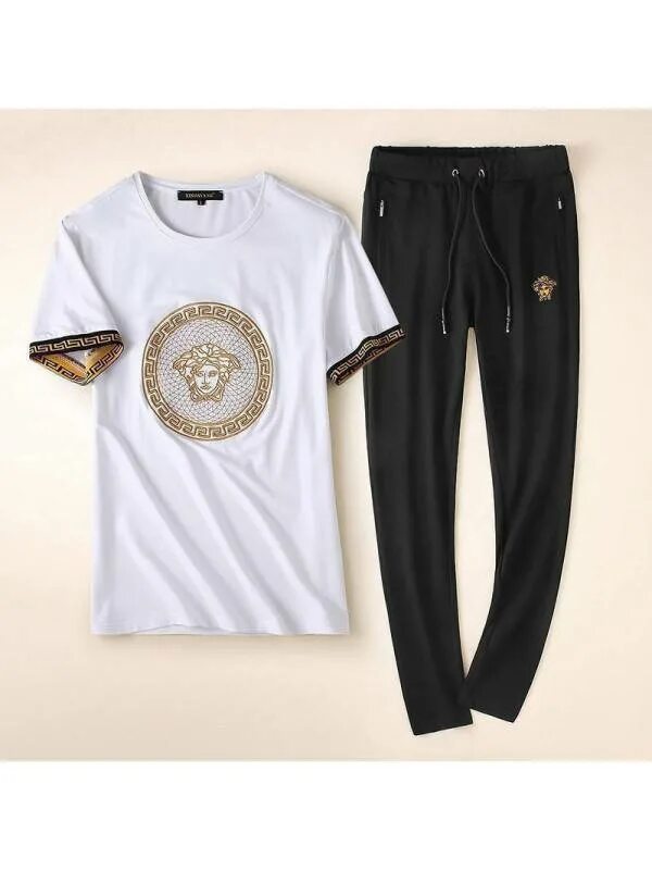 Сумка шанель реплика. Реплика вещей. Миу миу прада. Брендовые футболки. Миу миу бренд одежды.