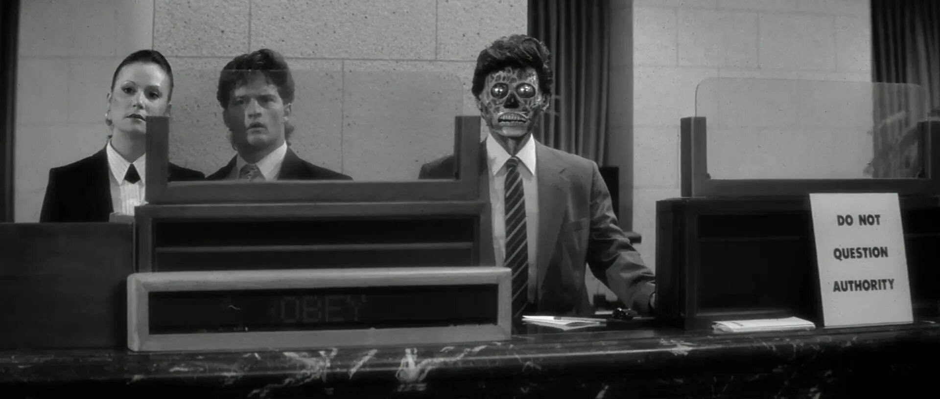 They lives или they live. Чужие среди нас, 1988 Джон Карпентер.