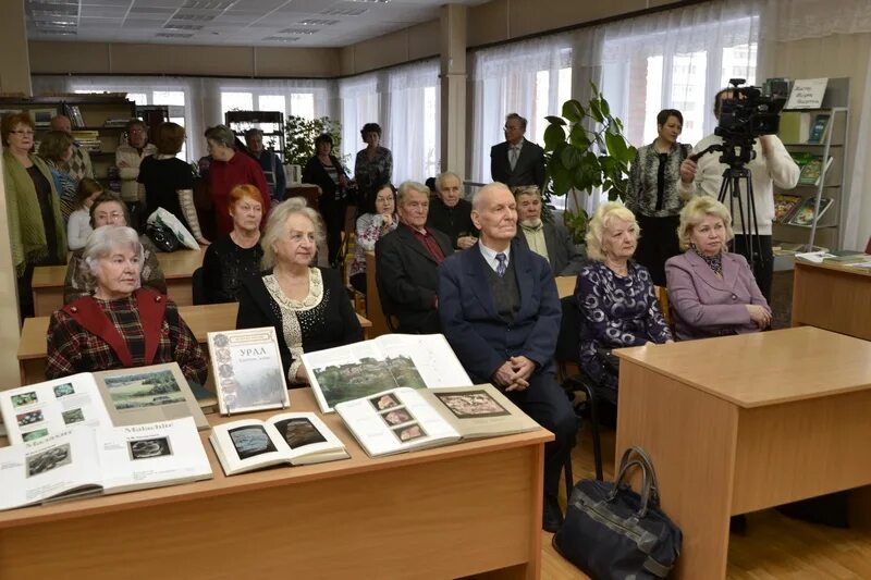 Библиотека имени Бажова город Лесной. Библиотека имени Бажова Новосибирск. Библиотека Бажова Нижний Новгород. Юбилей Бажова. Бажова лесной