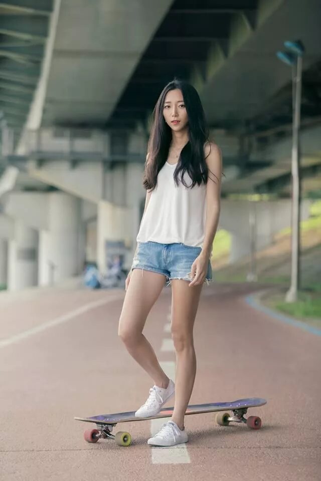 Хай джу. Hyojoo ko. Кореянки на лонгборде. Корейские девушки с скейтом.