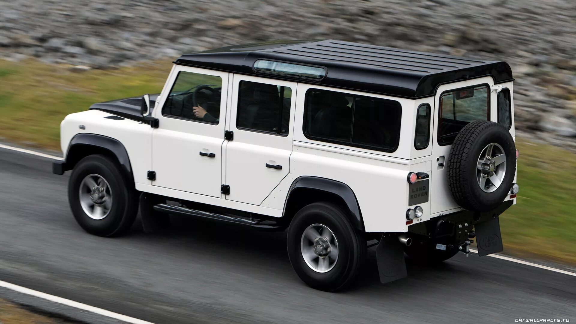 Defender 12