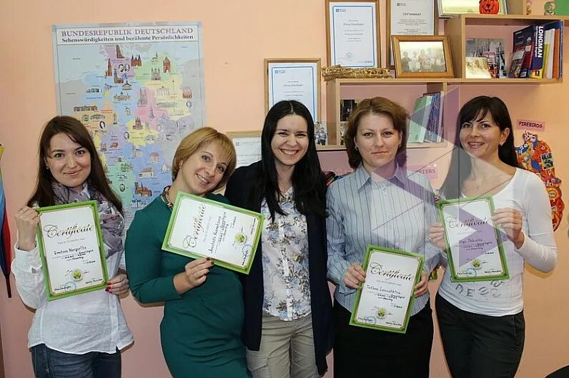 Центр yes москва. Радовель английский язык. М. Английский в солнцево. Название учебного центра на английском языке.