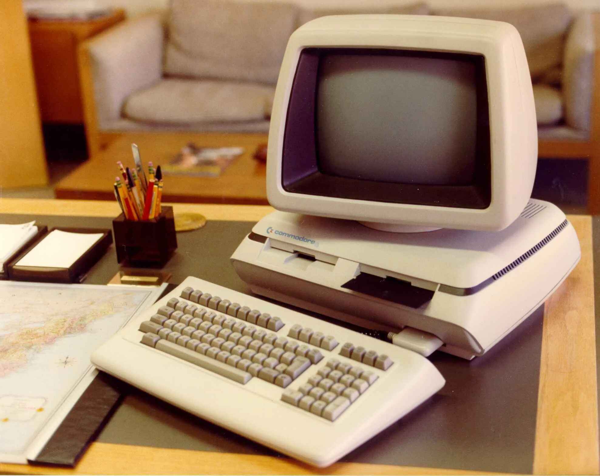 Компьютер начал. Commodore Pet 600. Commodore CBM II. Старый компьютер. Компьютер раньше.
