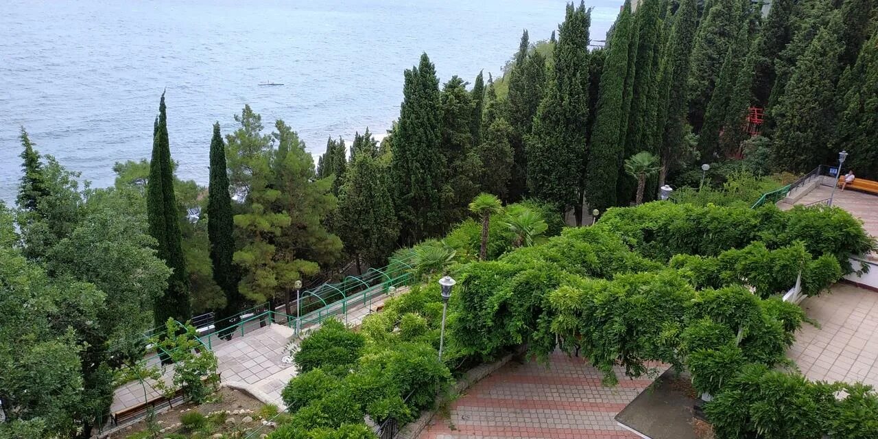 Алушта пансионаты профессорского. Санаторий Дубна Алушта. Дубна Крым. Пансионат Дубна. Алушта Профессорский уголок пансионаты на берегу моря.