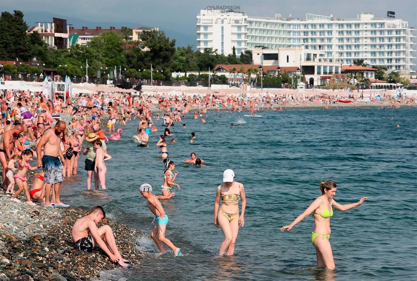 В краснодаре можно отдыхать. Туристы в Краснодарском крае. Курорты Кубани. Пляжи Кубани. Отдыхающие на курортах Краснодарского края.