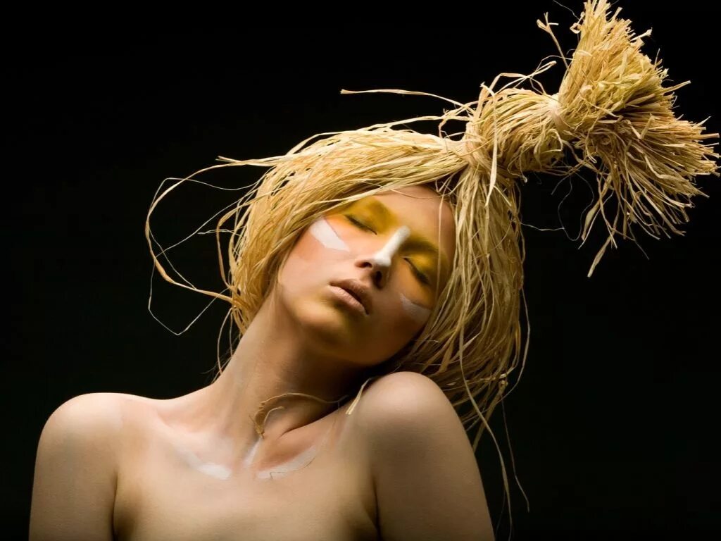 Что делают с волосами девушки. Укладка волос феном. Что делают с волосами девушки. Сальные волосы. Hanna finsen певица.