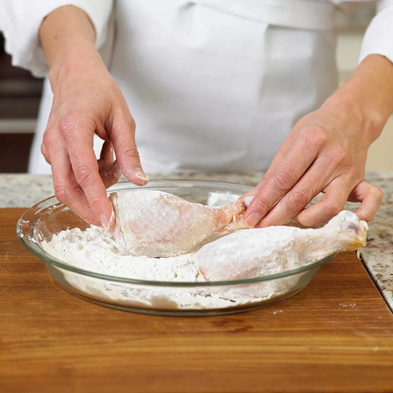 Кура в муке. Fodder Shell flour. Flouring.