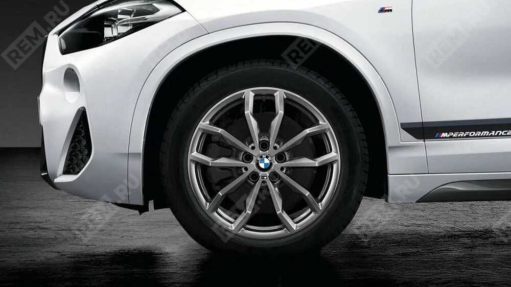 Double spoke 570m. Диски BMW Performance r19. Диск колеса BMW r19 m Performance. BMW x1 f48 диски. Купить летнюю резину на бмв