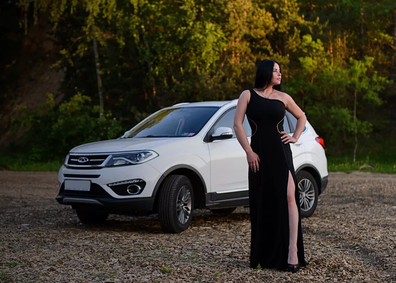 Драйв 2 чери тигго. Девушка и chery tiggo. девушка на chery tiggo драйв 2. chery tiggo с моделями девушками. chery tiggo 8 с девушками.