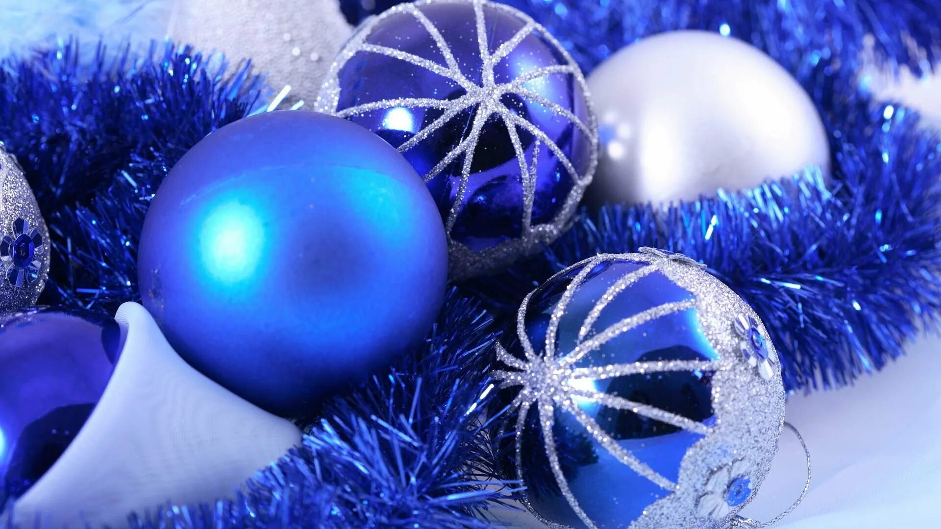 Синие новогодние шары. Синие новогодние шары. Новогодняя елка синяя. Новогодние украшения синие. Нг синий.