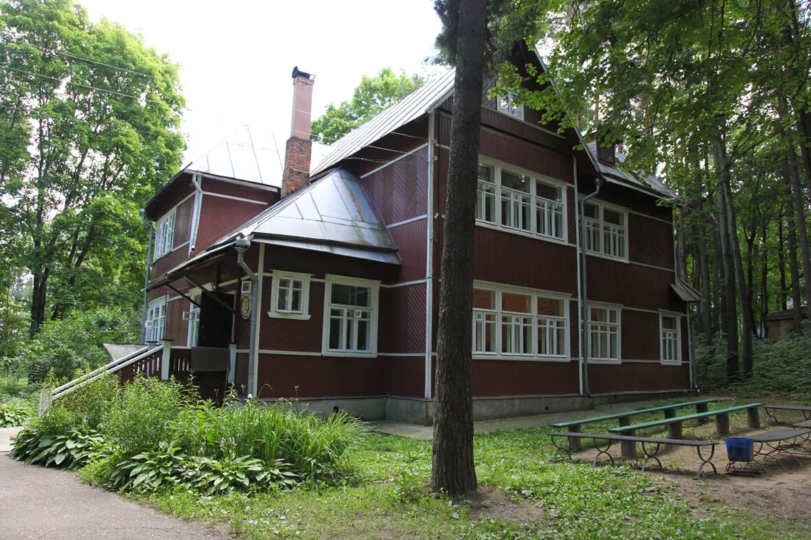 Английский переделкино. Усадьба переделкино москва. Английский переделкино. Городок писателей переделкино. Переделкино пастернак.