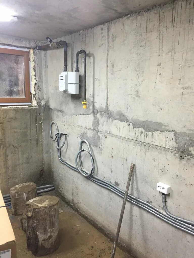 Электричество погреба. Светильник в подвальное помещение. Электрика в гараже. Светильник в погреб гаража. Электричество погреба.