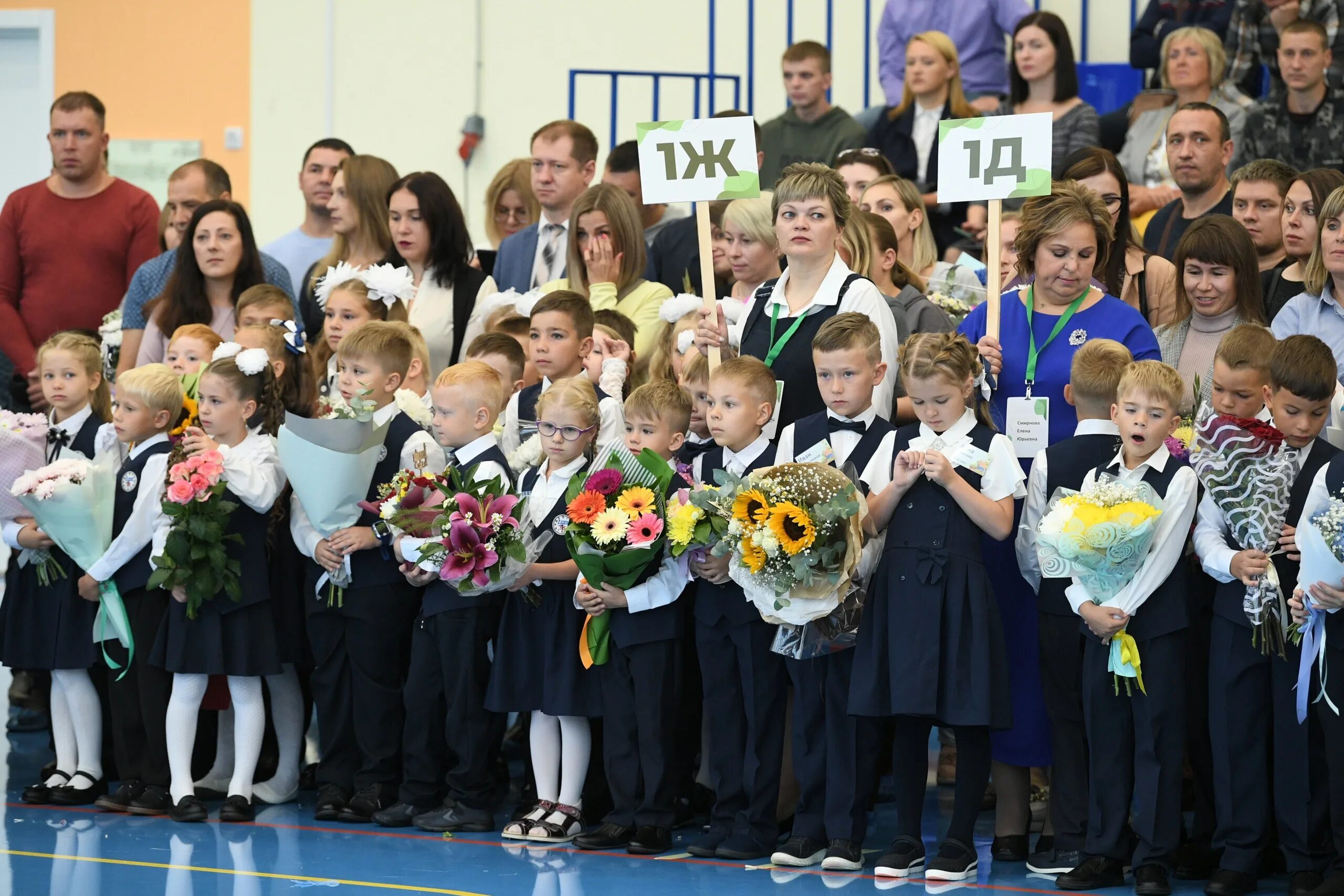 Школы г петрозаводска. 55 Школа Петрозаводск. 43 Школа Петрозаводск. 55 Школа Петрозаводск большая школа в Карелии. День знаний.