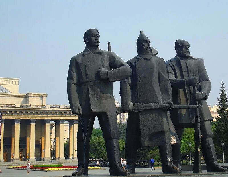 Площадь Ленина Новосибирск. Монумент на площади Ленина в Новосибирске. Памятники архитектуры в Новосибирске на площади Ленина. Памятник Ленину в Новосибирске.