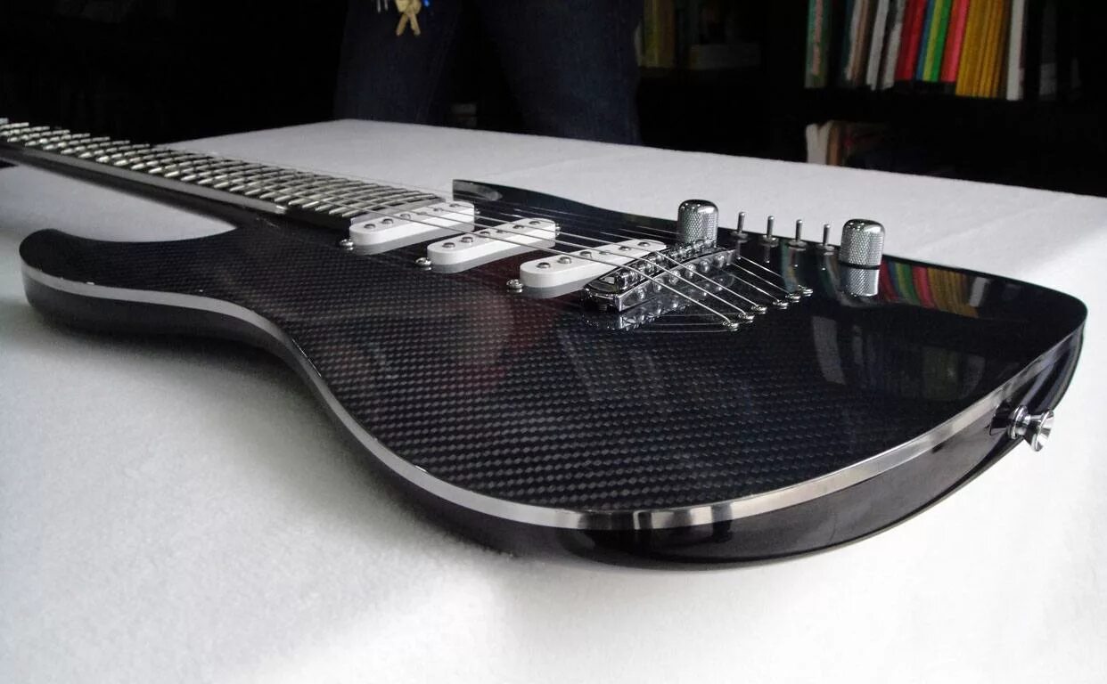 Гитара из карбона. Martin romas mr-21 bk. Акустика макферсон. Mcpherson sable carbon guitar. Гитара из карбона.