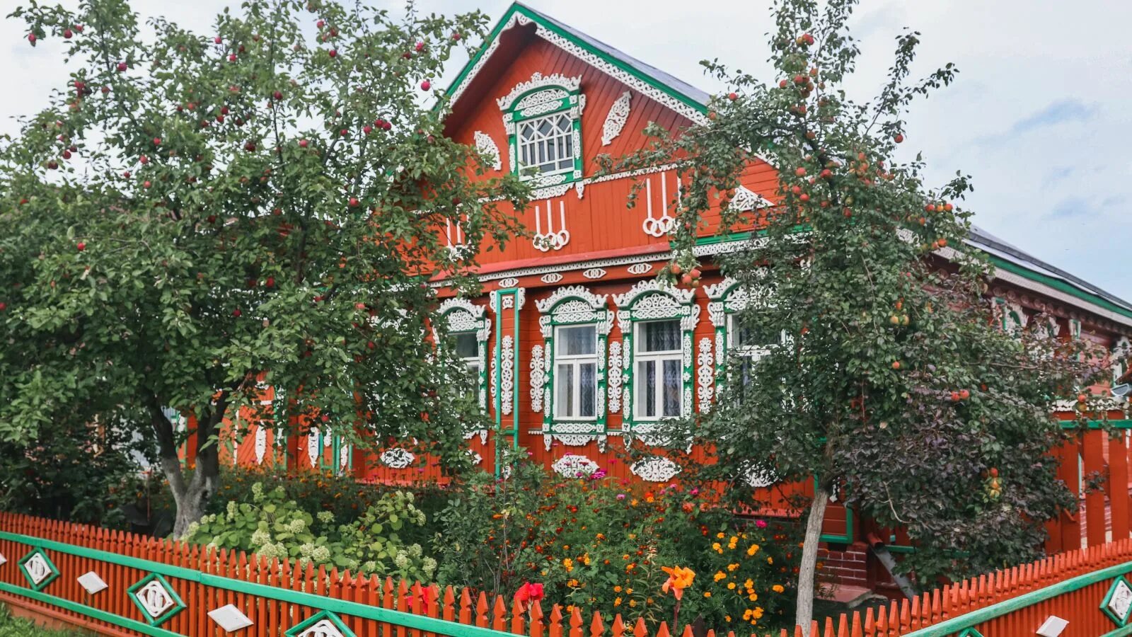Красен дом хозяевами. Усадьба лужнова суздаль. домик веры федоровны суздаль. суздаль город музей. посадский дом в суздале.