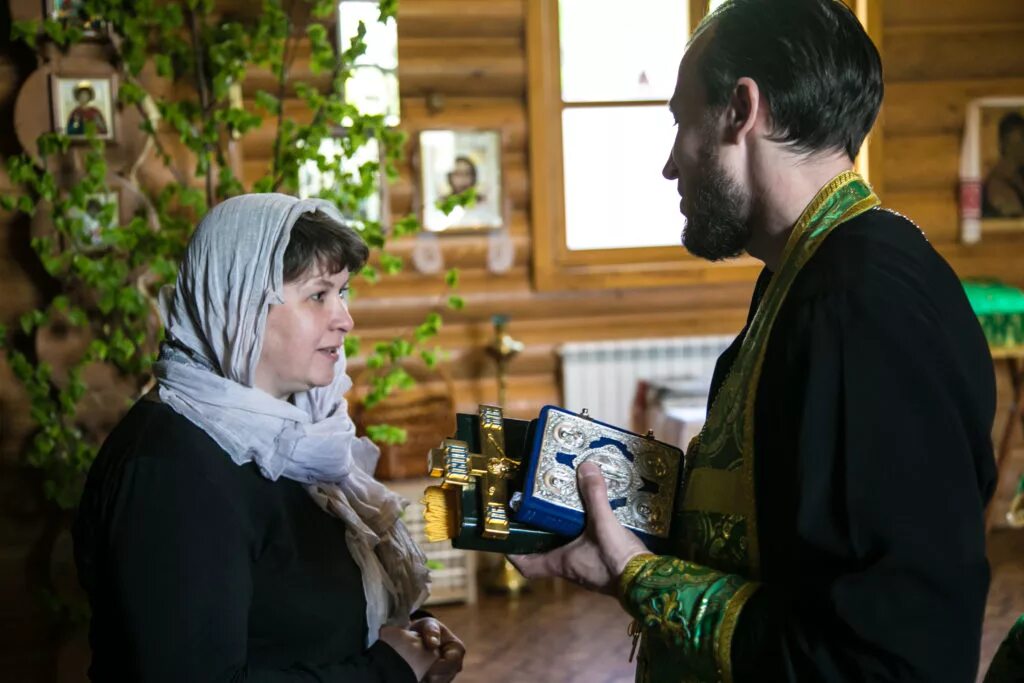 Священник беседует. Беседа со священником. Диалог священника. Диалог священника. Беседа со священником.