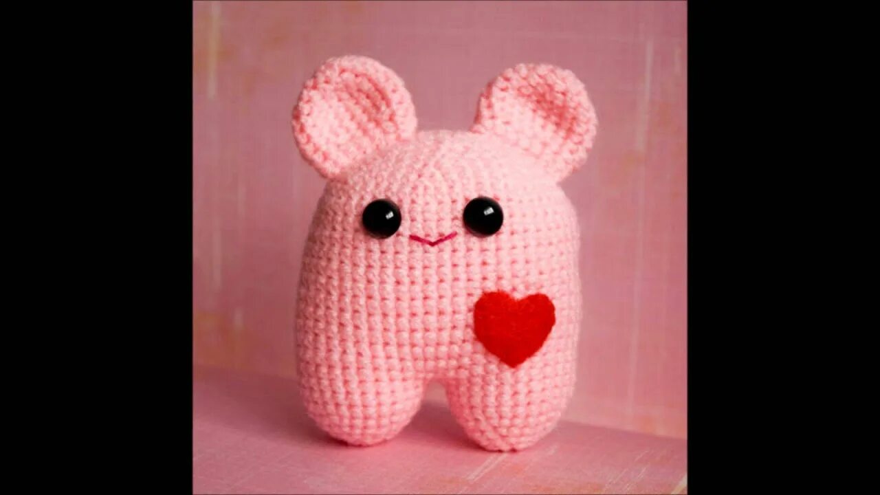 Розовая игрушка крючком. Розовая игрушка крючком. Игрушки из розовой пряжи. Розовая игрушка крючком. Розовые игрушки амигуруми.