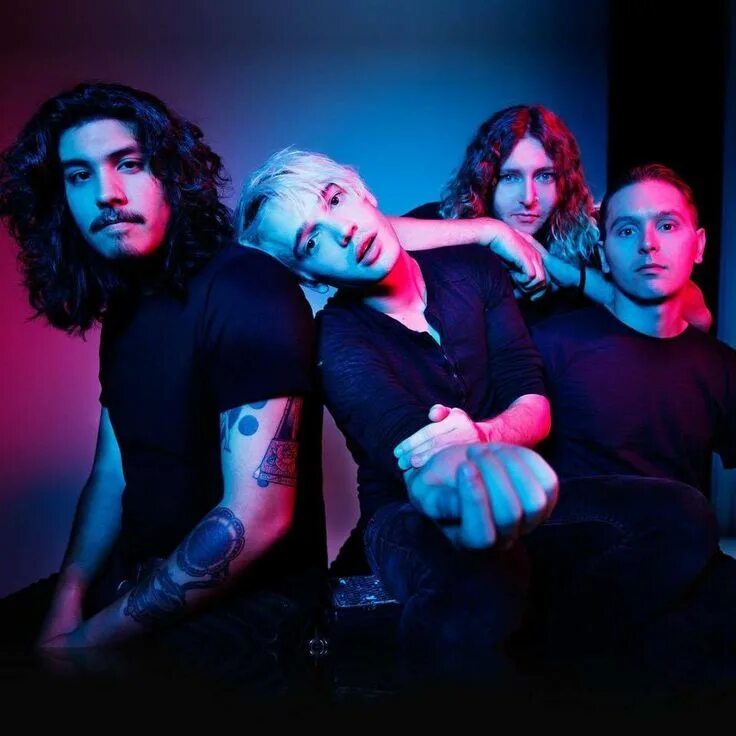 Move me bad. Джош кац badflower. josh katz badflower. badflower группа. badflower ghost.
