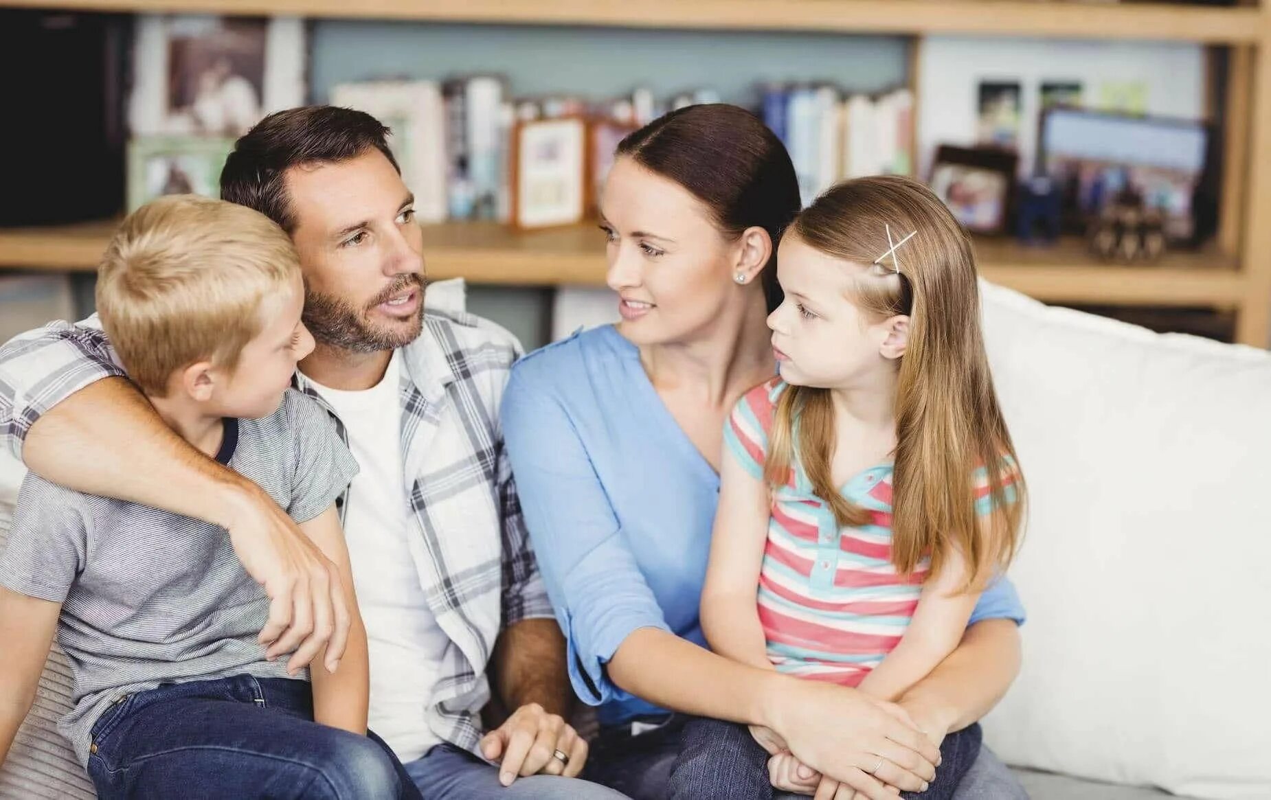 Something family. Родители и дети. Общение родителей с детьми. Общение ребенка с родителями. Общение в семье.