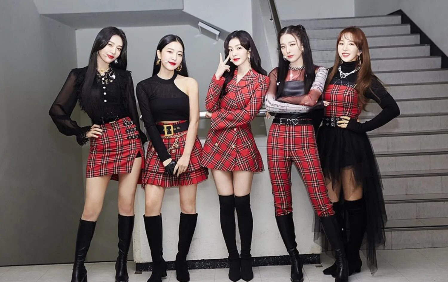 музыка рэдом. леди ин крис де бург. группа the red band. Red lights слова. мари ульвен.