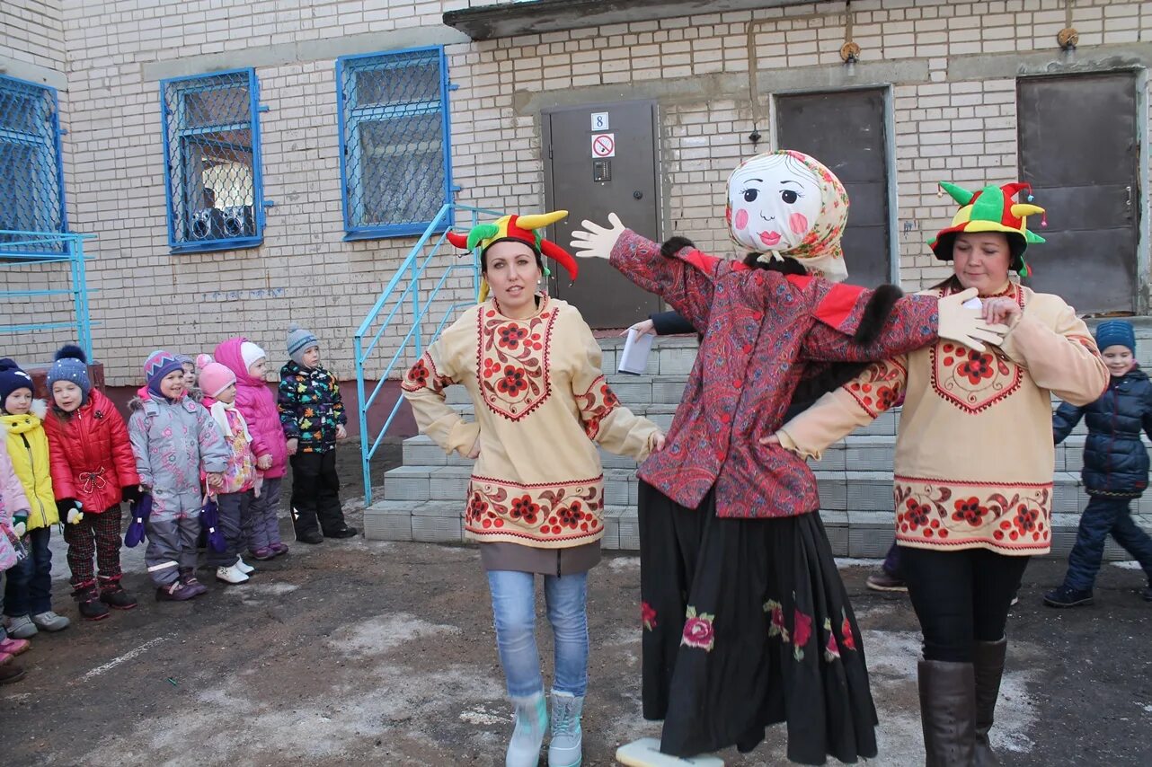 Нарядить ребенка на Масленицу. Костюм на Масленицу в детский сад. Наряд на Масленицу в садик. Костюмы на масленицу для детей