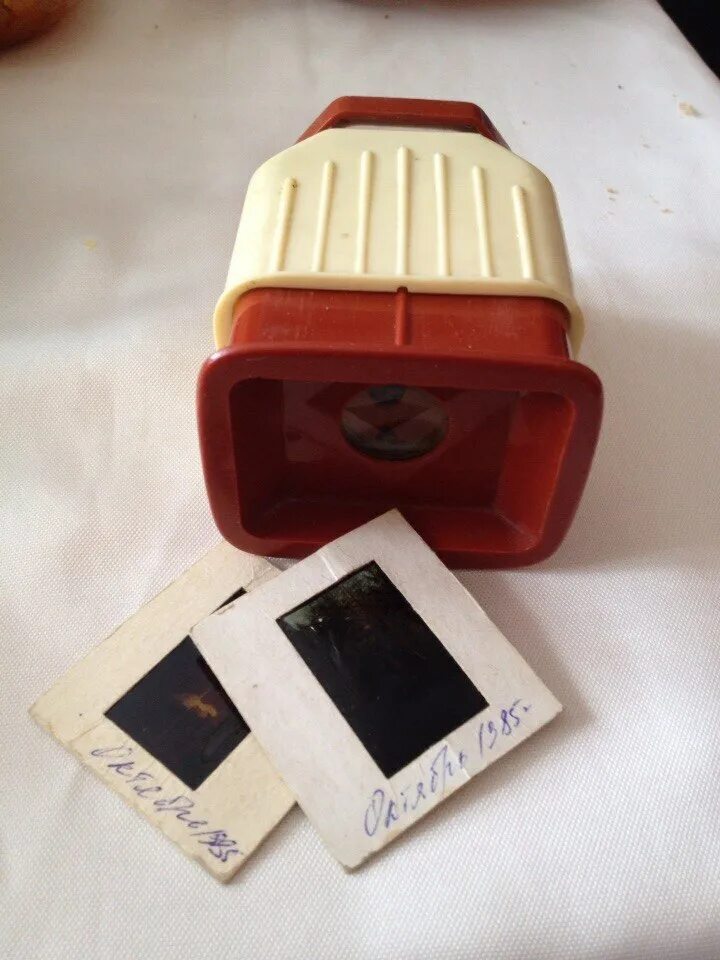 Прибор для диапозитивов. Прибор для диапозитивов. Диапроектор rolleivision twin. Диаскоп slide viewer. Фильмоскоп зарница.
