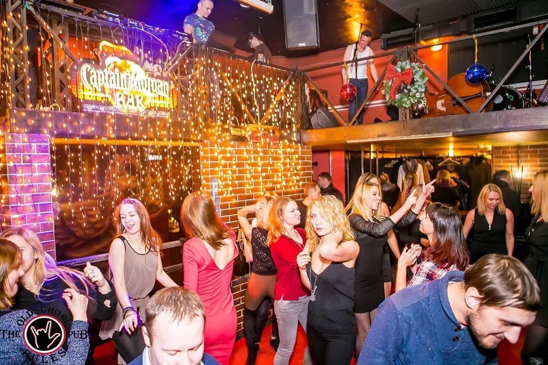 Бар the old school pub. Олд скул клуб. Old school pub большой черкасский переулок, 15-17с1. Old school bar марьино. Олд скул паб китай город.