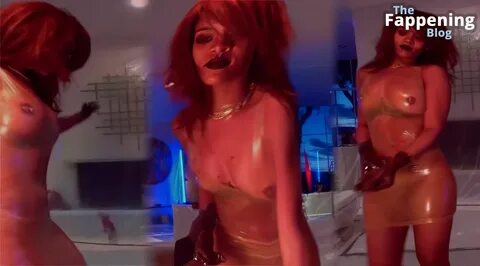 Rihanna Flashes Her Nude Tits (7 Pics + Video) .