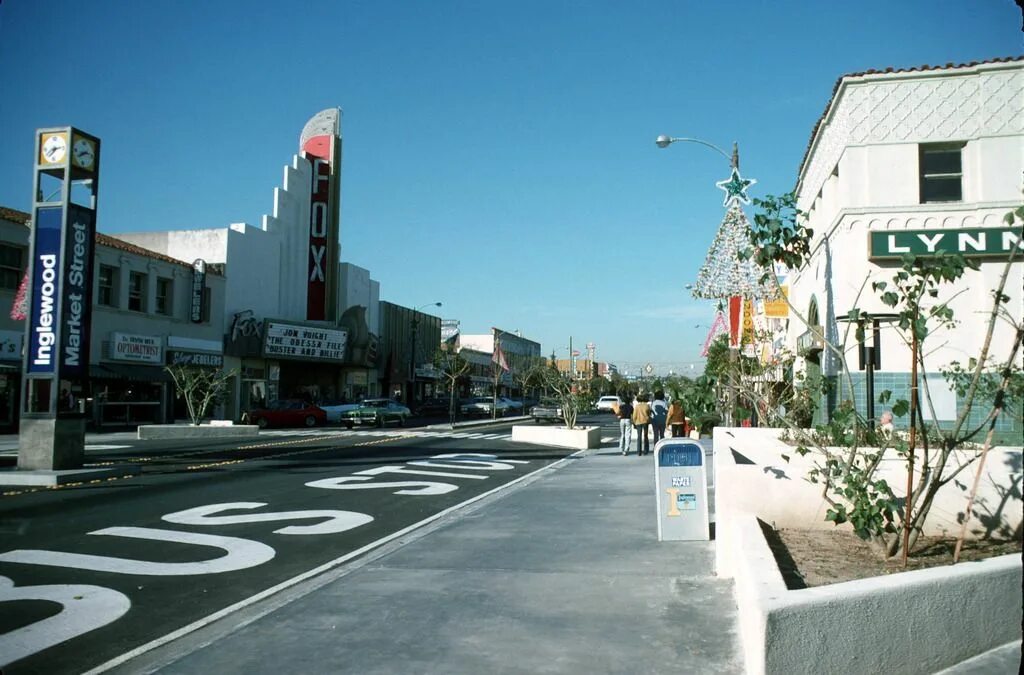 Инглвуд вестерн найтс. Инглвуд Лос Анджелес. Районы Лос Анджелеса Инглвуд. Инглвуд, Калифорния, США. Инглвуд Itzy.