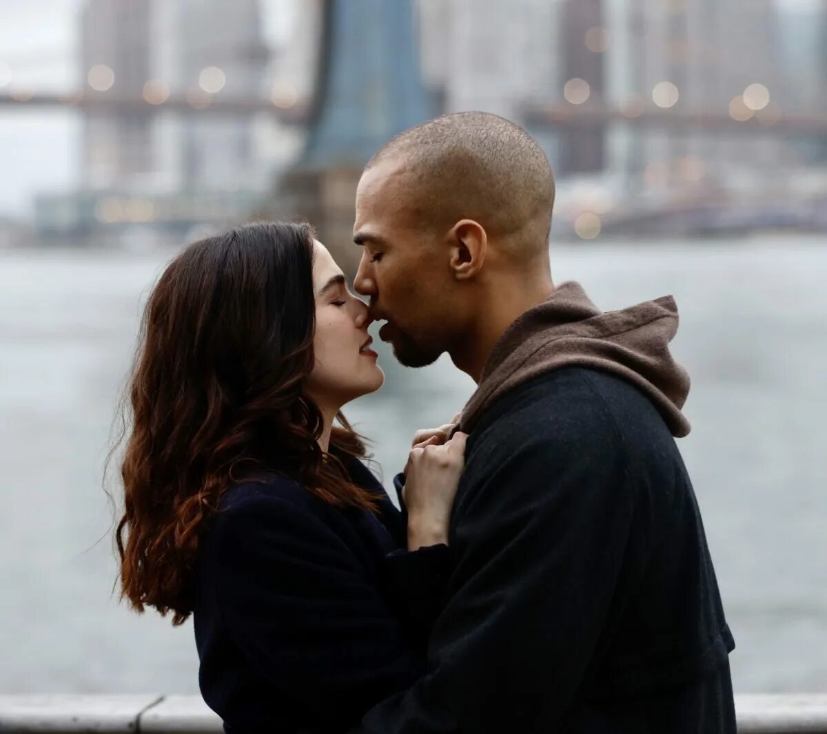 Что то от тиффани фильм софия. Something from tiffany's, 2022. Тиффани фильм. Something from tiffany's, 2022. Зои дойч что-то от тиффани.