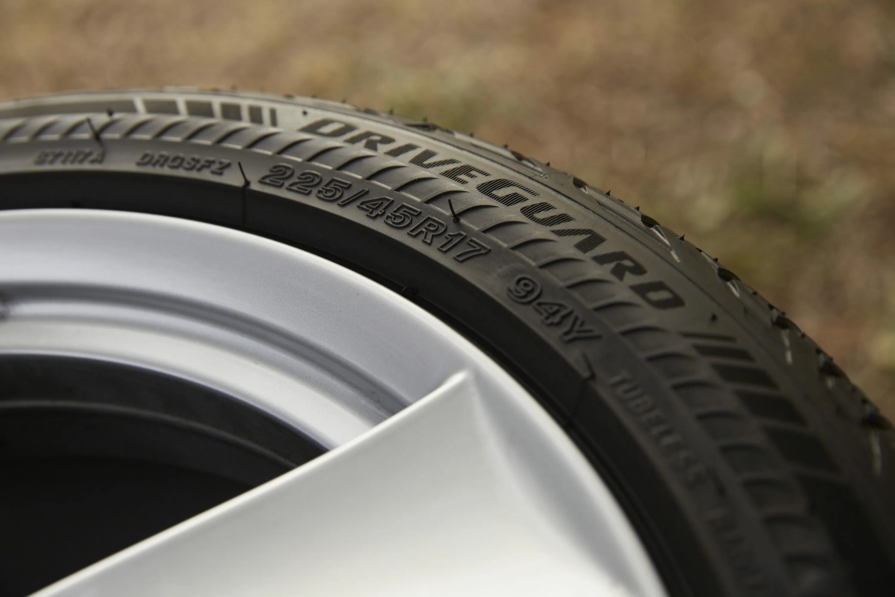 Купить шины ранфлет. Bridgestone Turanza t005 RUNFLAT. Bridgestone Turanza RUNFLAT. Turanza t005 DRIVEGUARD. Bridgestone Turanza t005 DRIVEGUARD.