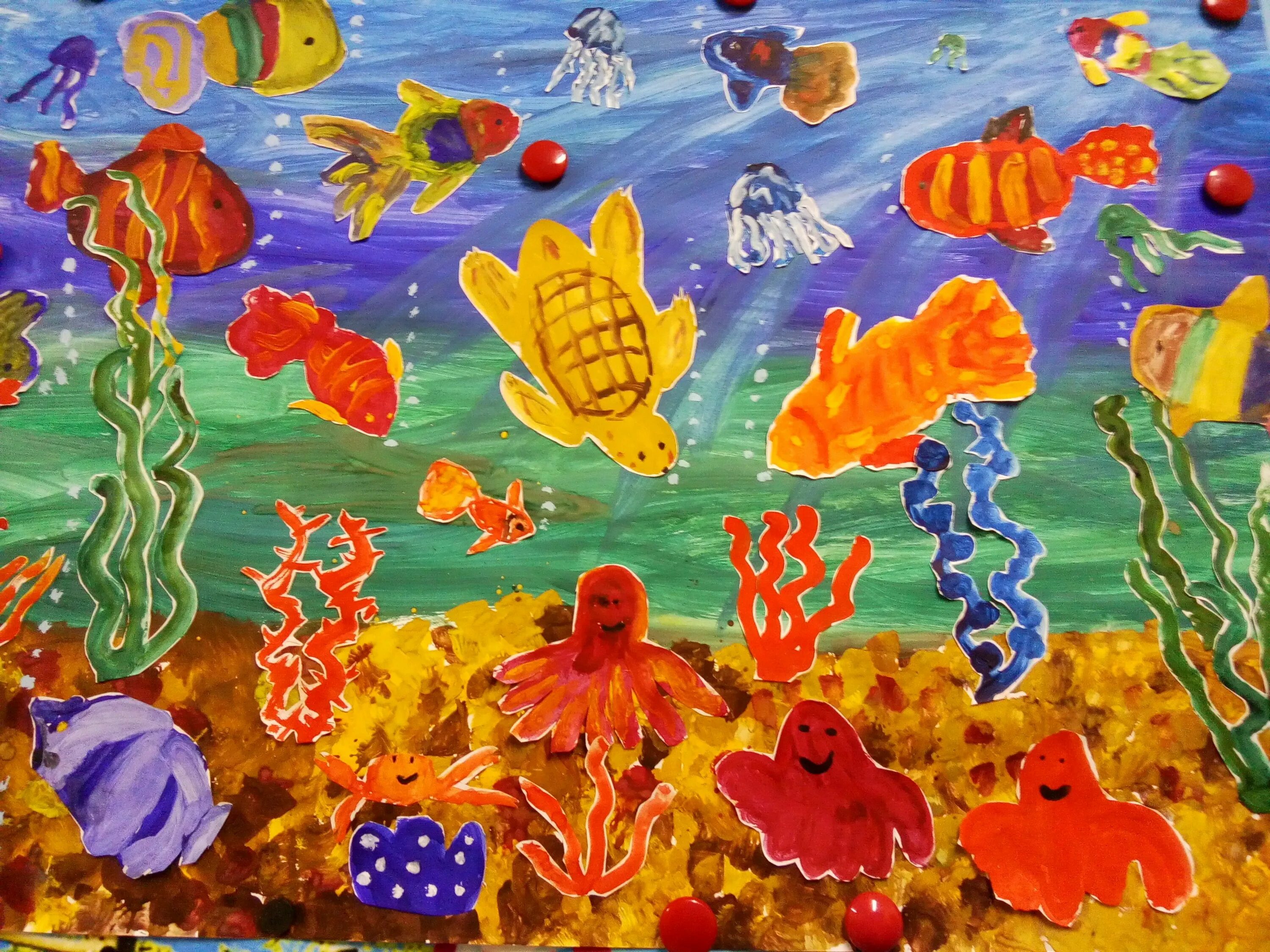 Подводный мир детского сада. Подводный мир рисунок. Рисование подводный мир. Рисование в старшей группе морские жители. Рисование подводный мир старшая группа.