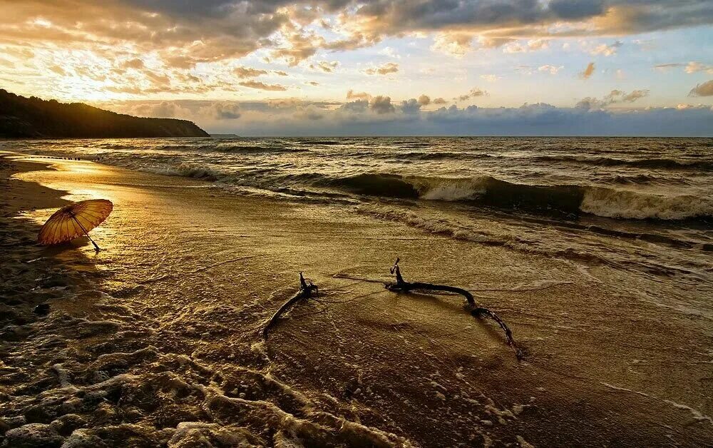 Пляж 33. Пляжные развлечения. Лежак соломенный для пляжа. Море песок. Дюны джемете анапа.