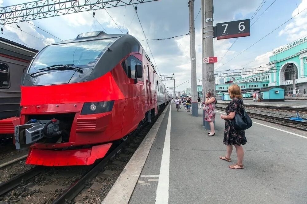 Поезд новосибирск татарская. Городская электричка Новосибирск. Интересные поезда. Электропоезда России. Ускоренный электропоезд.