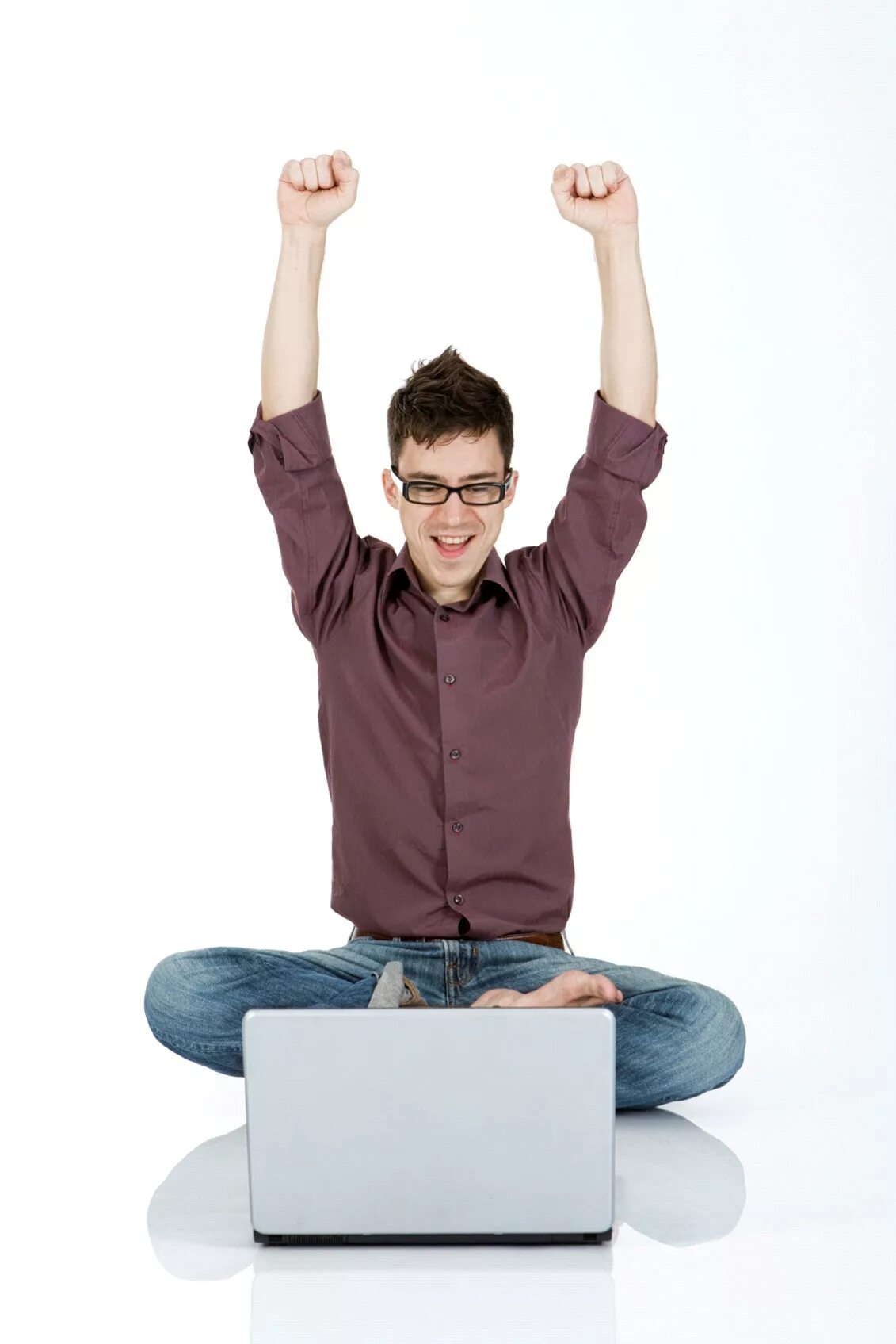 Довольный мужчина. Молодой парень улыбается. Person 00. Мужчина радуется. Мужчина с планшетом в руках.